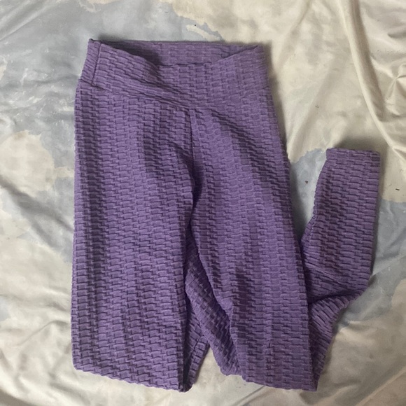 Scrunch Butt Leggings! - Picture 2 of 4